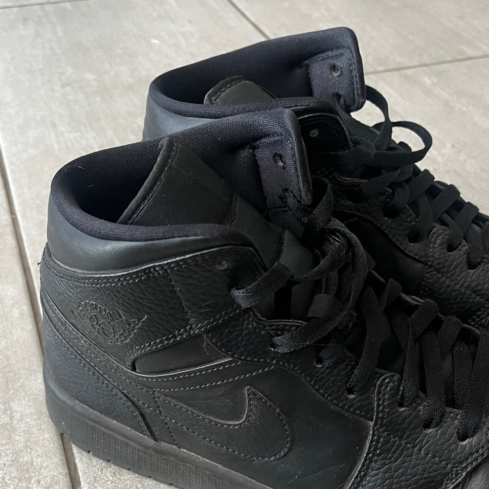 Nike Jordan 1 Mid Triple Black - Picture 2 of 10